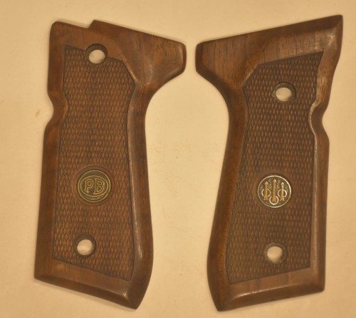 Beretta GUANCETTE di LEGNO di NOCE per Mod.98 / 92.  Usate