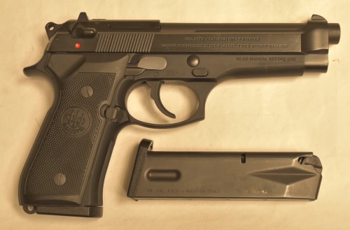 Beretta PISTOLA Mod.98FS Cal.9x21 + caricatore di scorta