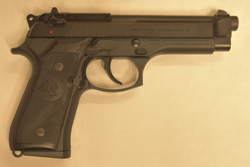 Beretta PISTOLA Mod.98FS Cal.9X21 con II^ caricatore e confezione originale completa fino alla scatola di cartone.