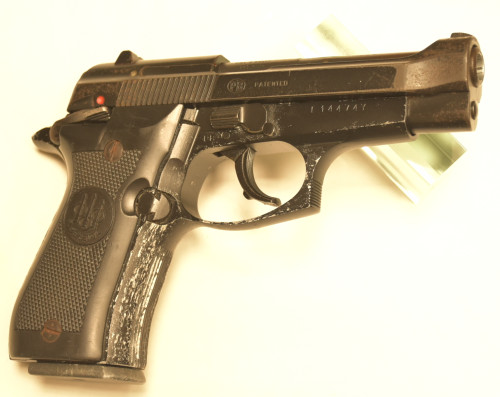 Beretta PISTOLA Mod. 84F Cal. 9 mm corto + caricatore di scorta