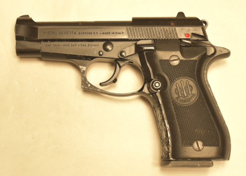 Beretta PISTOLA Mod. 84F Cal. 9 mm corto + caricatore di scorta