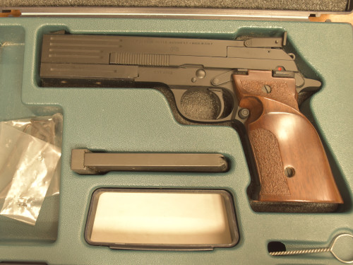 Beretta PISTOLA Mod.89 Cal. 22 LR con II^ caricatore e confezione originale completa