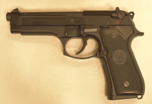 Beretta PISTOLA Mod.98FS Cal.9X21 con II^ caricatore e confezione originale completa fino alla scatola di cartone.