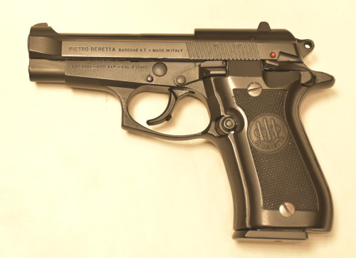 Beretta PISTOLA Mod. 84F Cal.9 corto + secondo caricatore e valigetta MATR.E14474Y